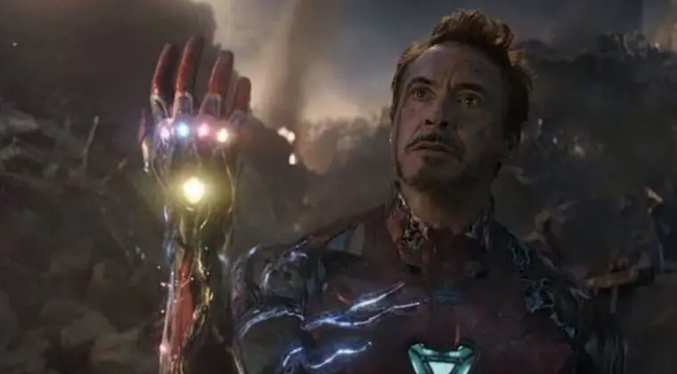 Imagen de Robert Downey Jr. se coloca una vez más el Guantelete del Infinito
