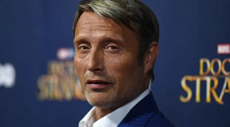 Imagen de Animales Fantásticos 3: Mads Mikkelsen alaba el trabajo de Johnny Depp en la saga