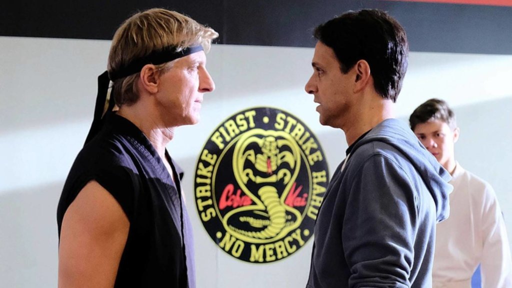 netflix se hace con cobra kai secuela de karate kid despues de que youtube haya cambiado su estrategia