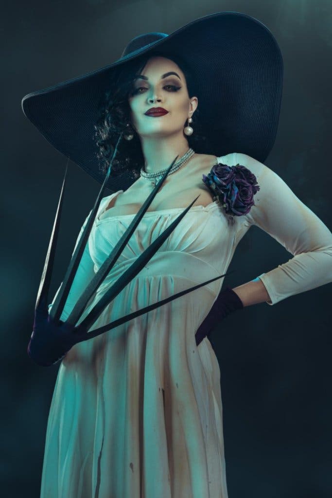 Así Es El Nuevo E Impresionante Cosplay De Lady Dimitrescu La Vampira 4256