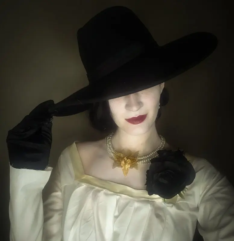resident evil 8 cosplay 1