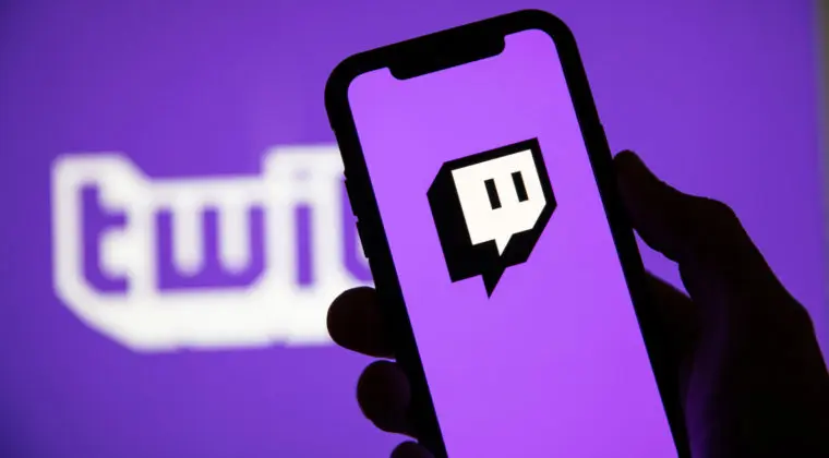 Imagen de Twitch vigila de cerca la nueva moda streamer de salir en bañador