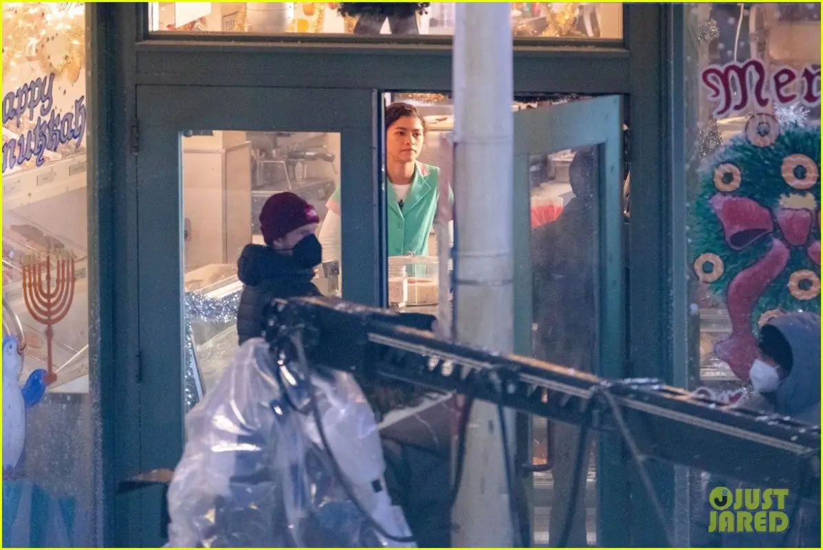 zendaya tom holland set spiderman january 2021 21