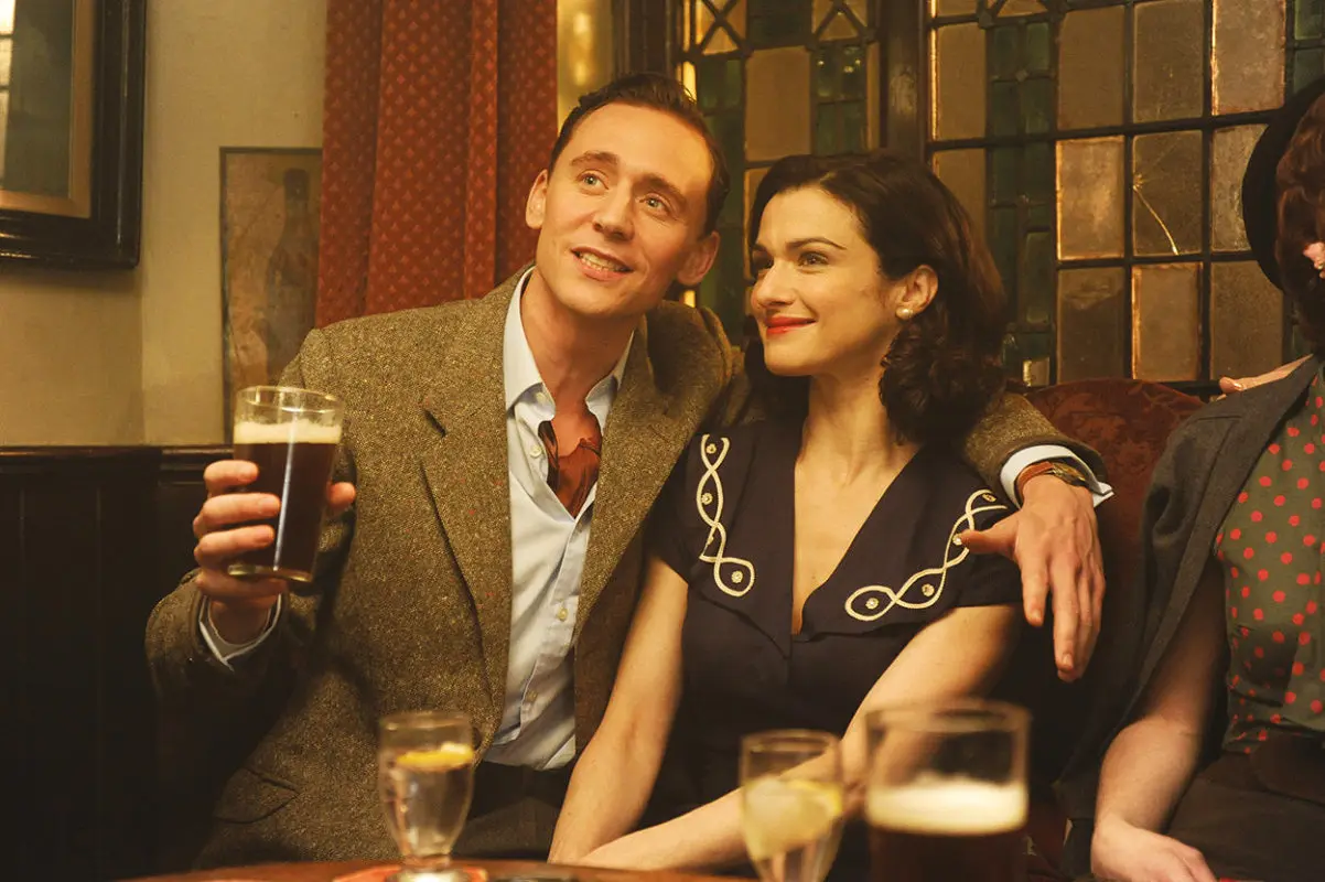 Tom Hiddleston y Rachel Weisz protagonizan esta película