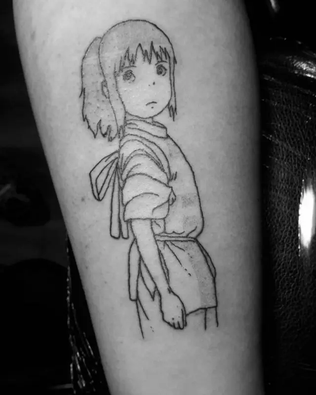 Ariana Grande tatuaje Chihiro 2