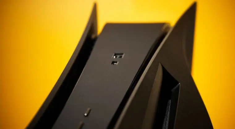 Imagen de Así son las carcasas negras no oficiales de PS5 que ya puedes comprar