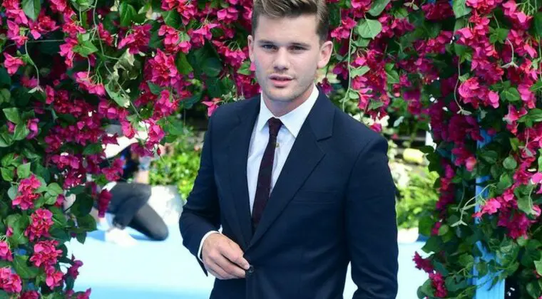 Imagen de Linterna Verde: Jeremy Irvine podría hacer de Alan Scott en la serie de HBO