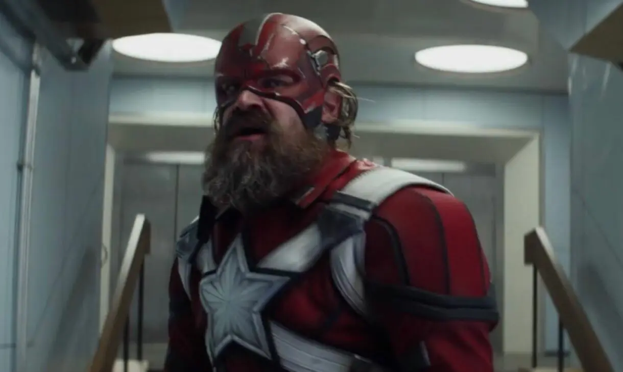 El Guardián Rojo de David Harbour es un gran alivio cómico