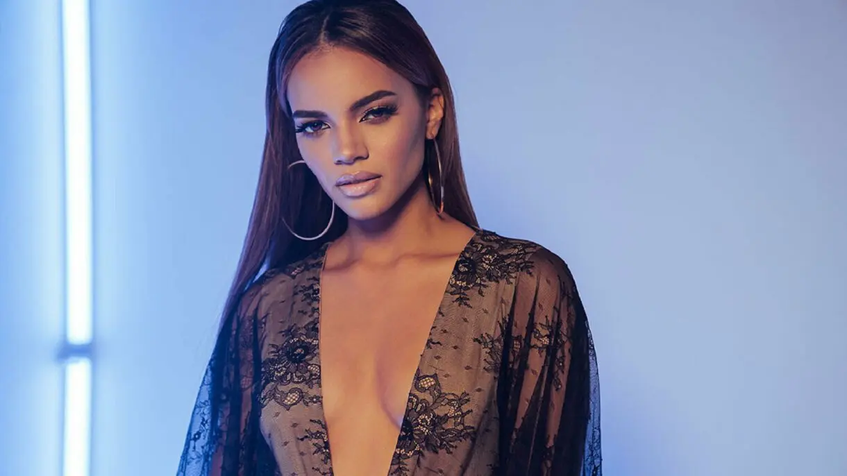 leslie grace