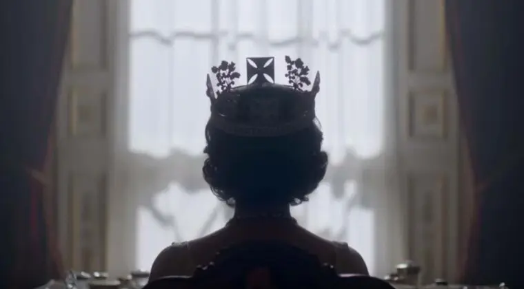 Imagen de Primera imagen de Dolores Umbridge (perdón, Imelda Staunton) como la Reina de Inglaterra en The Crown