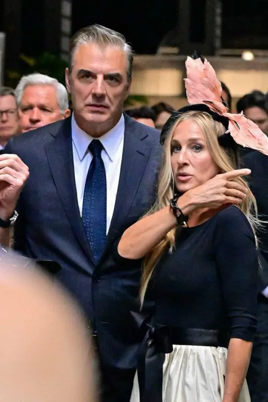 crish noth y sarah jessica parker durante el rodaje de 22and just like that22