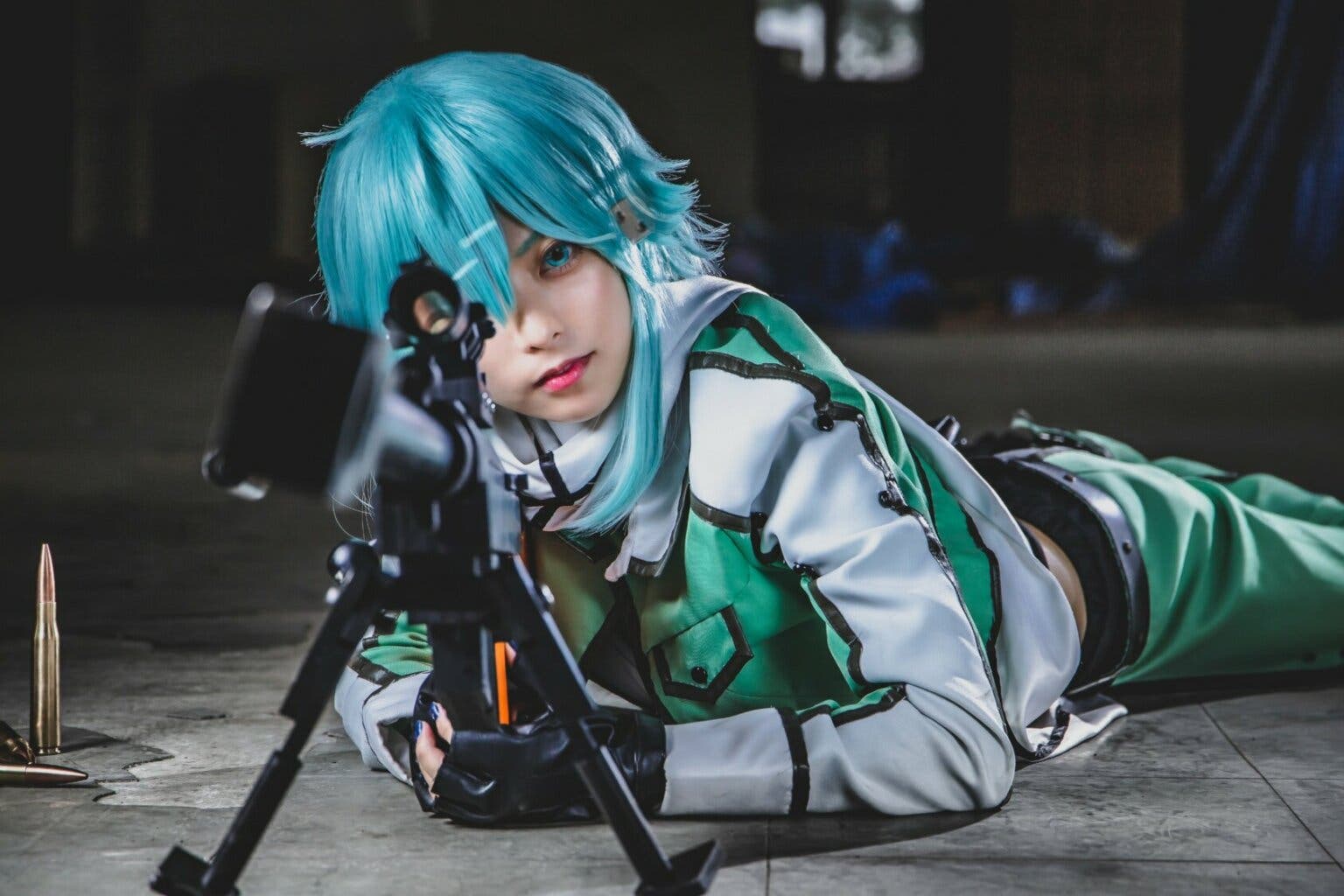 Sinon (Sword Art Online) cobra vida con estos brutales