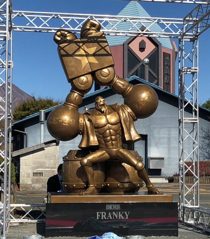 One Piece Franky estatua
