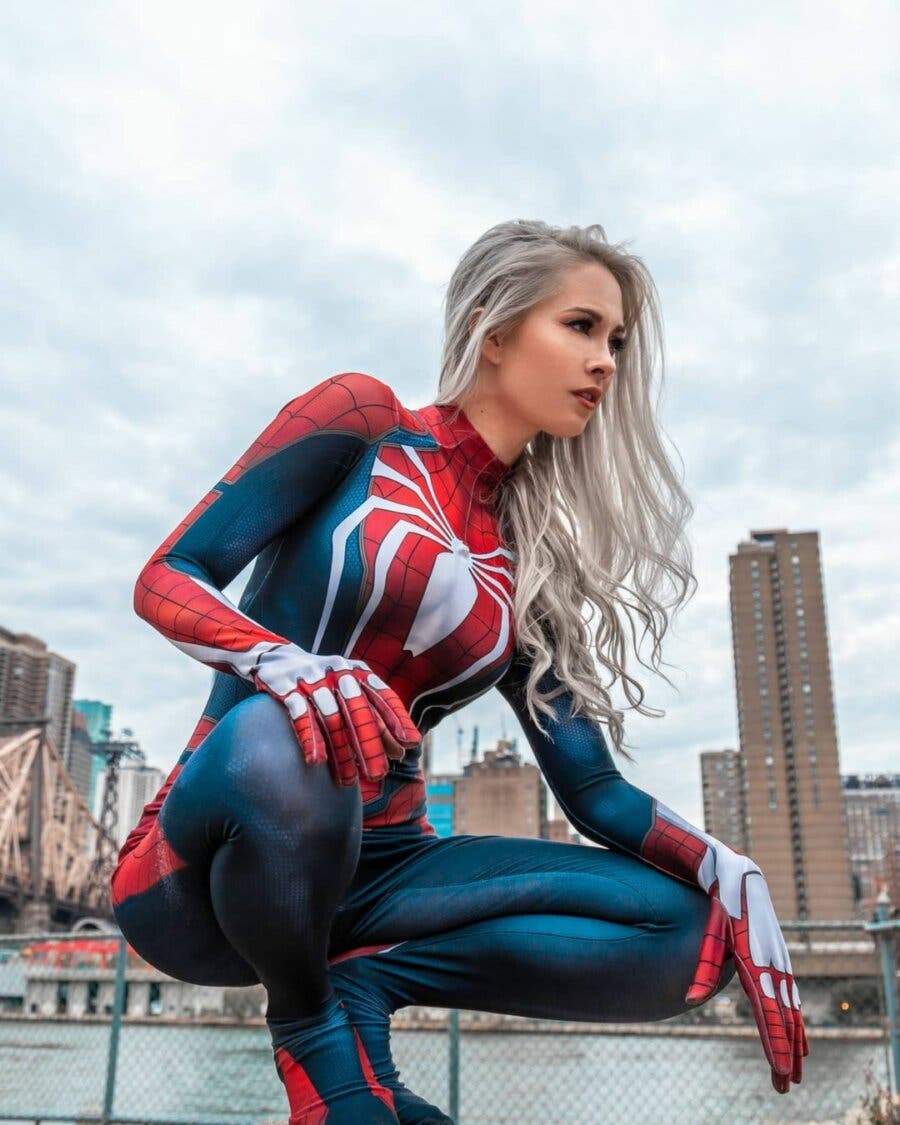 Alucina con este espectacular cosplay de Spider-Man versión mujer