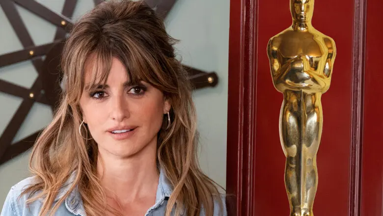 Penélope Cruz junto a un Oscar en Madres Paralelas