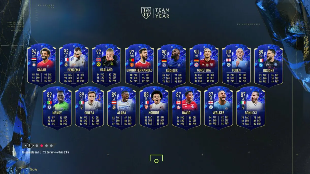 Pantalla de carga con todas las cartas Menciones Honoríficas del TOTY transferibles FIFA 22 Ultimate Team