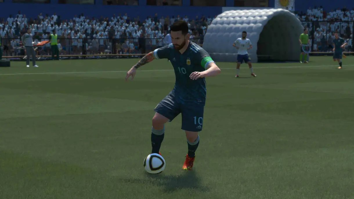 Leo Messi realizando una croqueta (tipo de filigrana) en FIFA 21