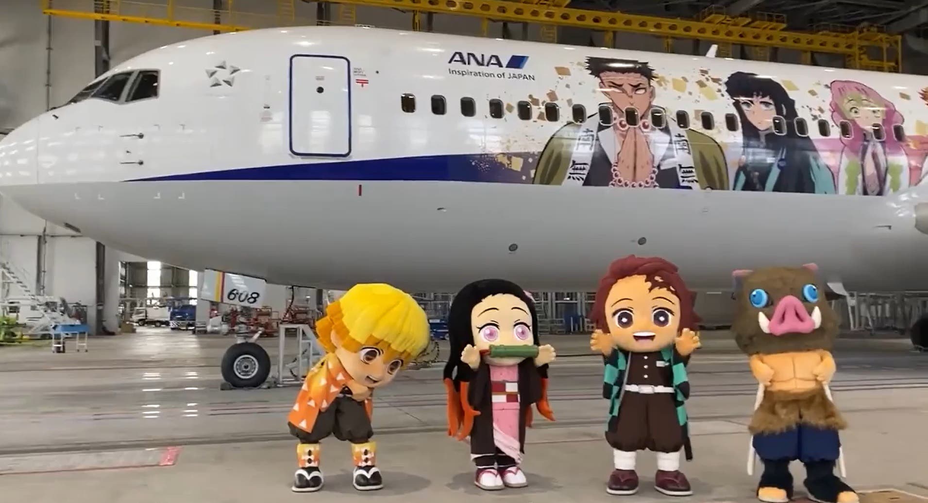 Kimetsu no Yaiba: Así es el avión personalizado con los Pilares del anime