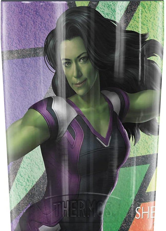 She-Hulk lleva un traje enfundado muy pegado