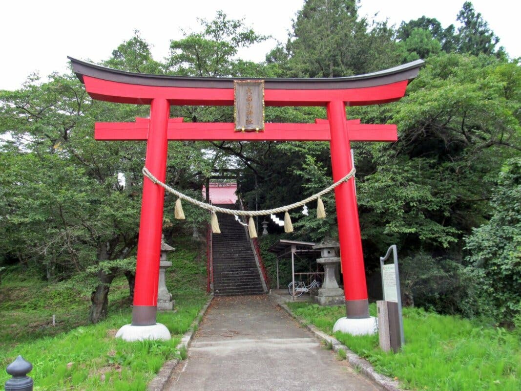 torii gate of ootakayama jinja shrine 01