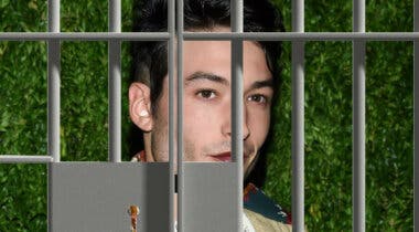 Imagen de Ezra Miller estaría utilizando dinero para silenciar a sus víctimas