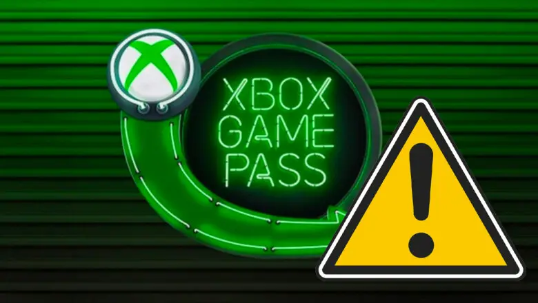 Logo de Xbox Game Pass junto a una señal de peligro