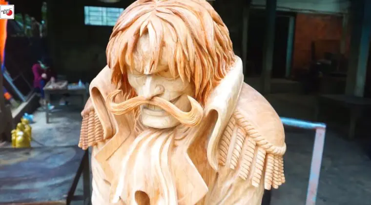 Imagen de One Piece: Tallan a Gol D. Roger en madera en un vídeo simplemente asombroso