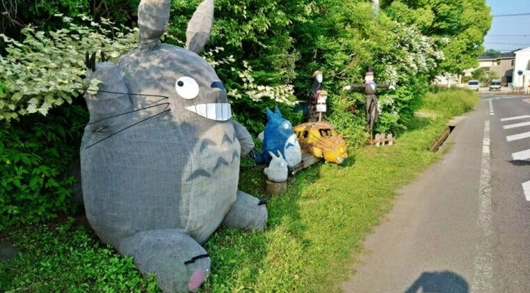 Imagen de Un fan de Studio Ghibli crea increíbles estatuas caseras que ya decoran una carretera