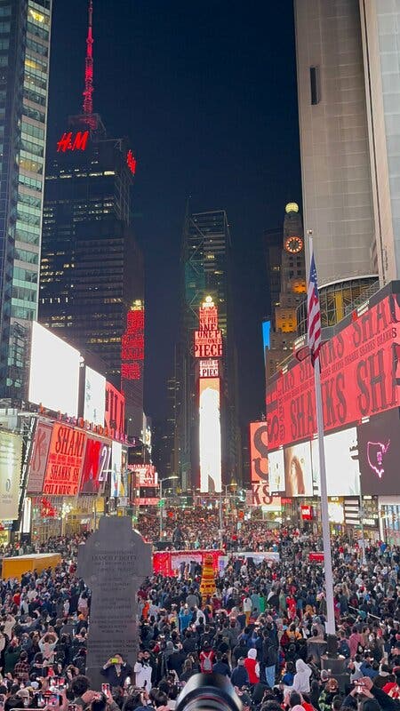 one piece times square 8