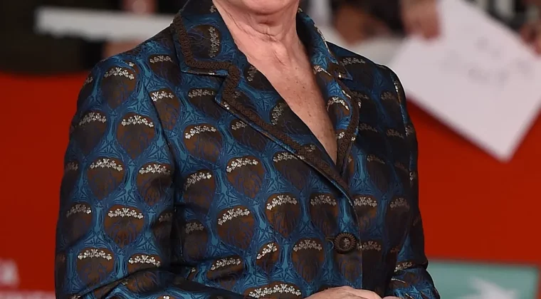 Imagen de The Crown: quién es Imelda Staunton, la actriz que interpreta a la Reina Isabel II y que viste en Harry Potter