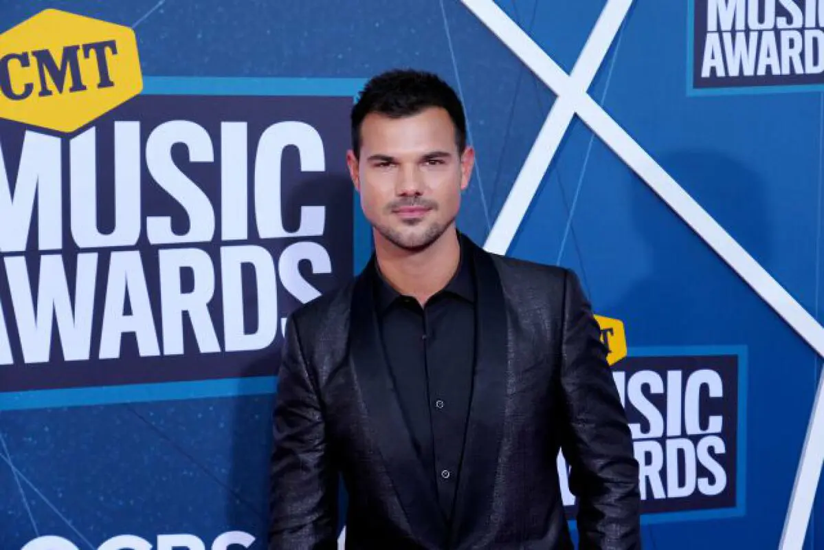 taylor lautner 1