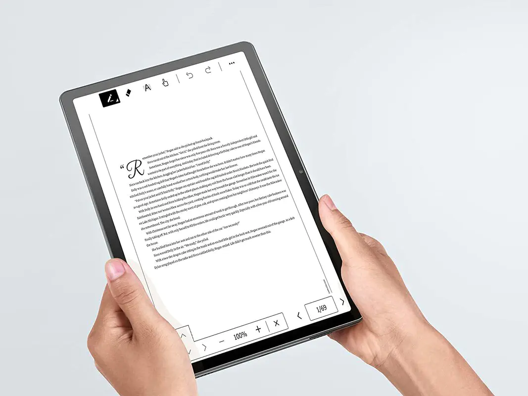 La Lenovo Tab M10 Plus utilizando un e-reader