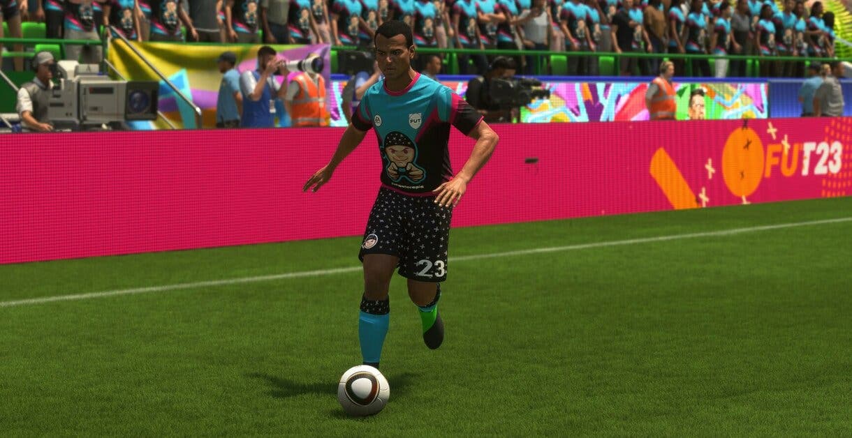 Cafú Icono del Mundial en un partido de FIFA 23 Ultimate Team (mostrando su rostro correcto)