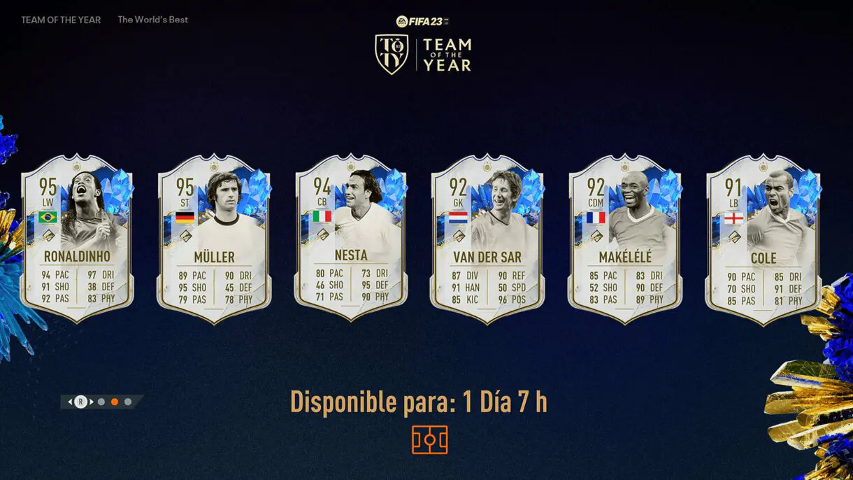 Pantalla de carga FIFA 23 Ultimate Team con las cartas del segundo equipo de Iconos del TOTY