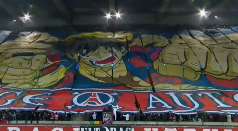 Imagen de One Piece: Así es el brutal tifo de Luffy que se vio en el PSG - Bayern de la Champions League