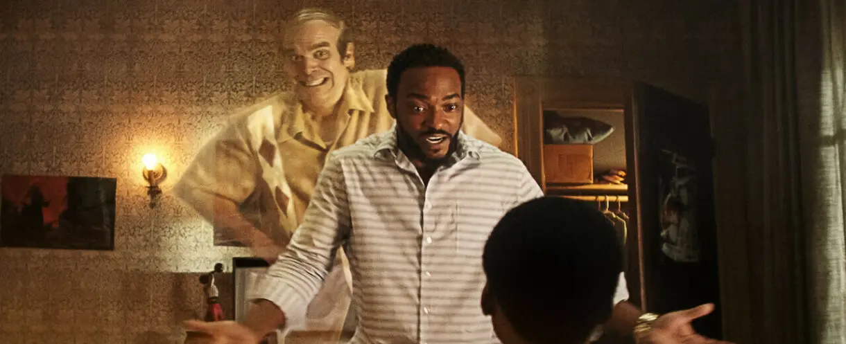 Un fantasma anda suelto por casa david harbour