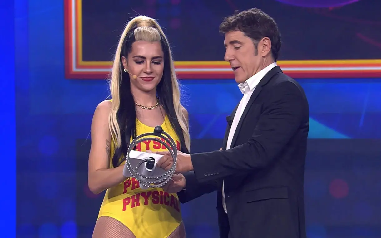 Miriam Rodríguez como Dua Lipa y Manuel Fuentes el Gala 6.