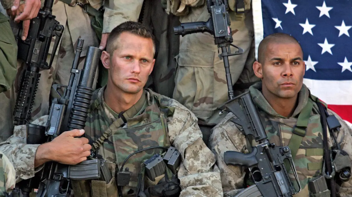 Alexander Skarsgard y Jon Huertas en Generation Kill.
