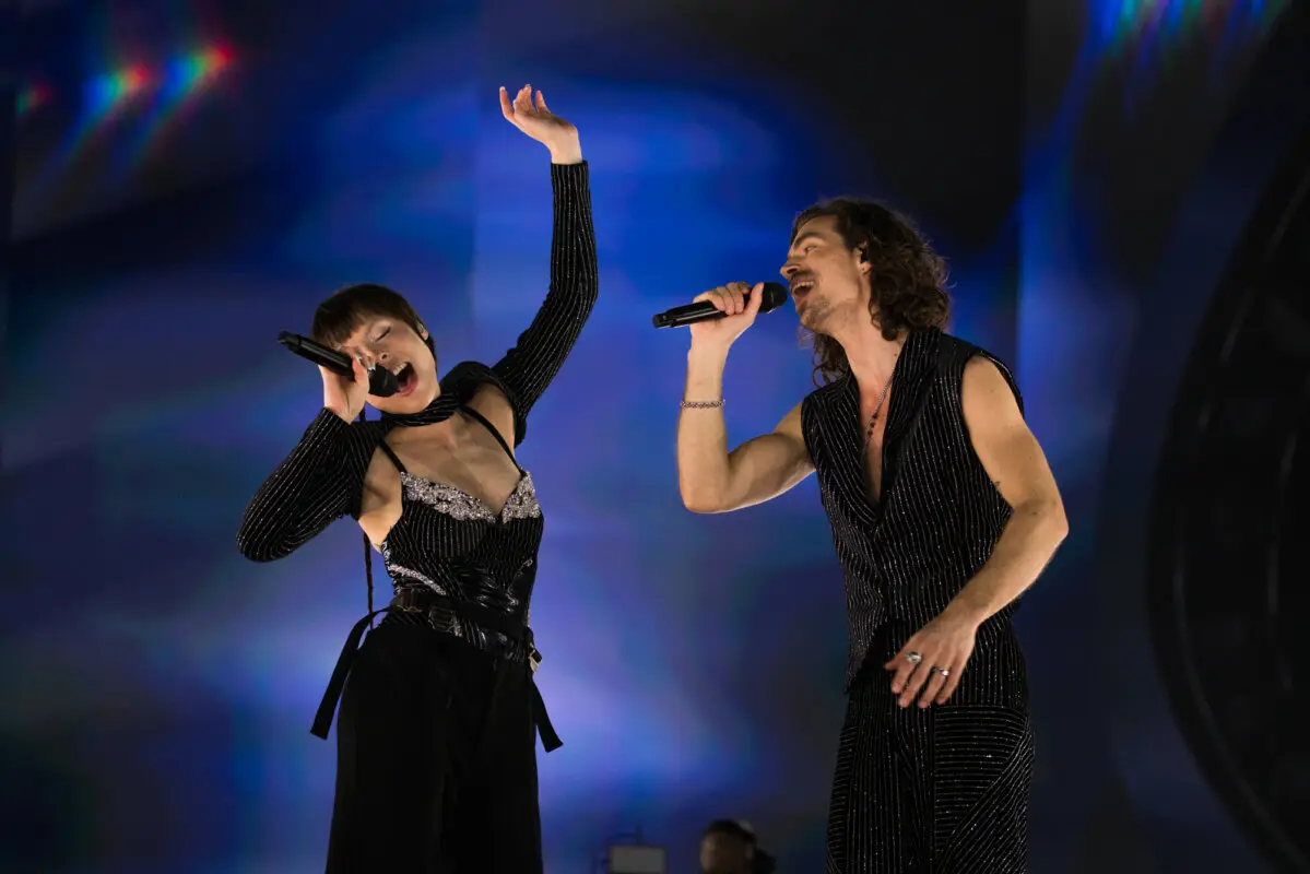 Mia y Dion, representantes de Países Bajos
