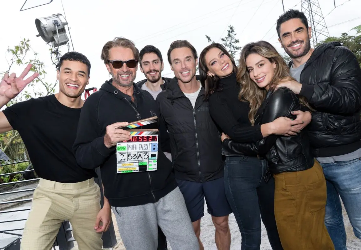 reparto perfil falso serie de netflix