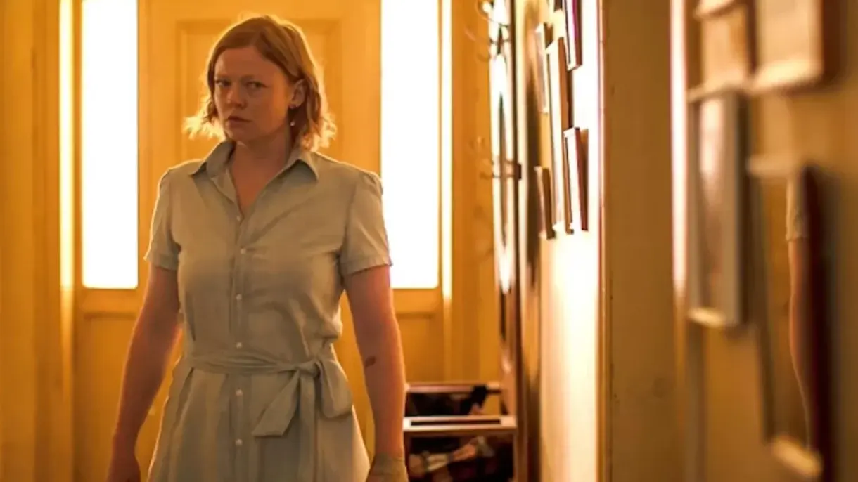 Sarah Snook protagoniza Huye, conejo, huye en Netflix