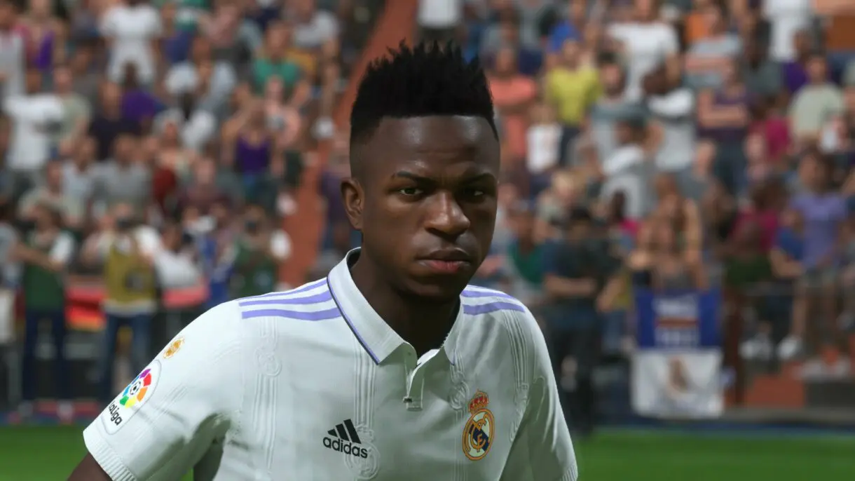 Primer plano rostro de Vinícius Júnior en partido rápido FIFA 23 Ultimate Team