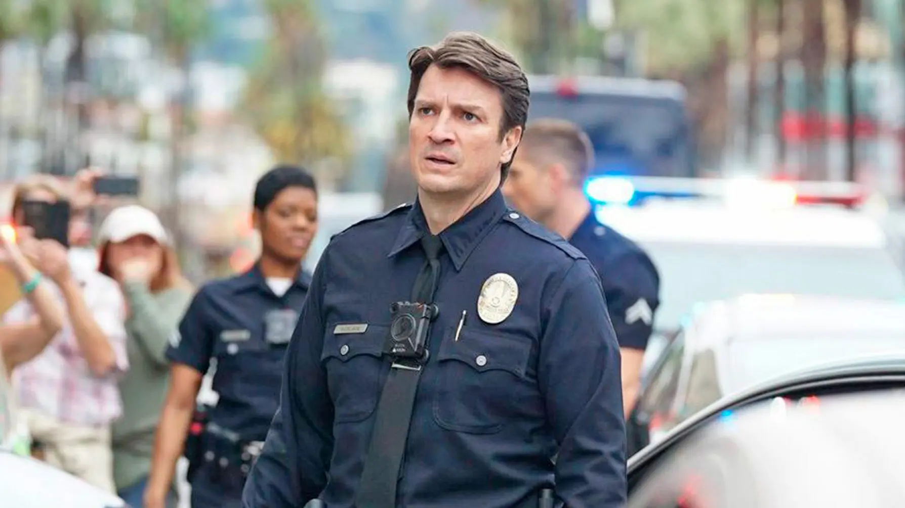 nathan fillion de investigador asociado en castle a policia en the rookie edited
