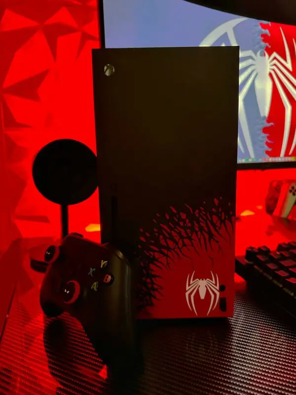 La consola Xbox Series X con temática de Marvel's Spider-Man 2 que me ha encantado
