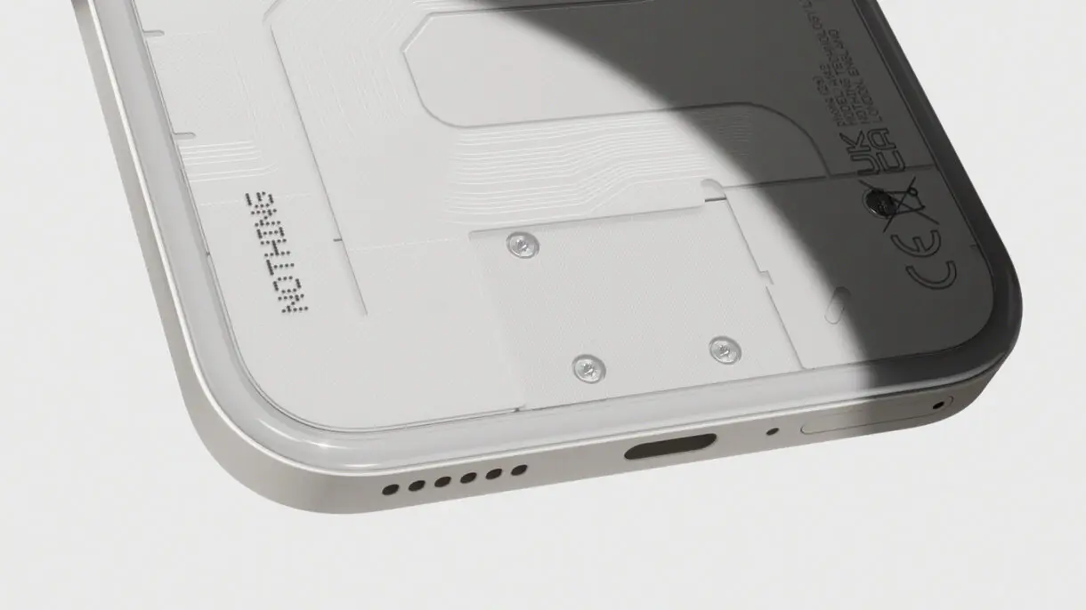 Parte trasera y conectores del Nothing Phone 2a.