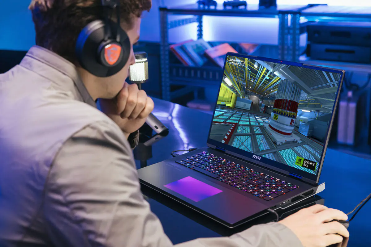 Portátil MSI mostrando un videojuego en acción