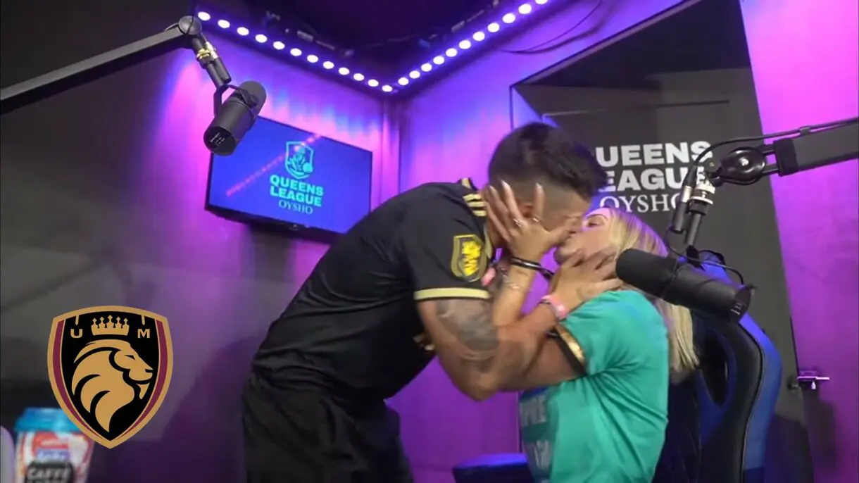 mario y noe dándose un beso en la kigns league
final four