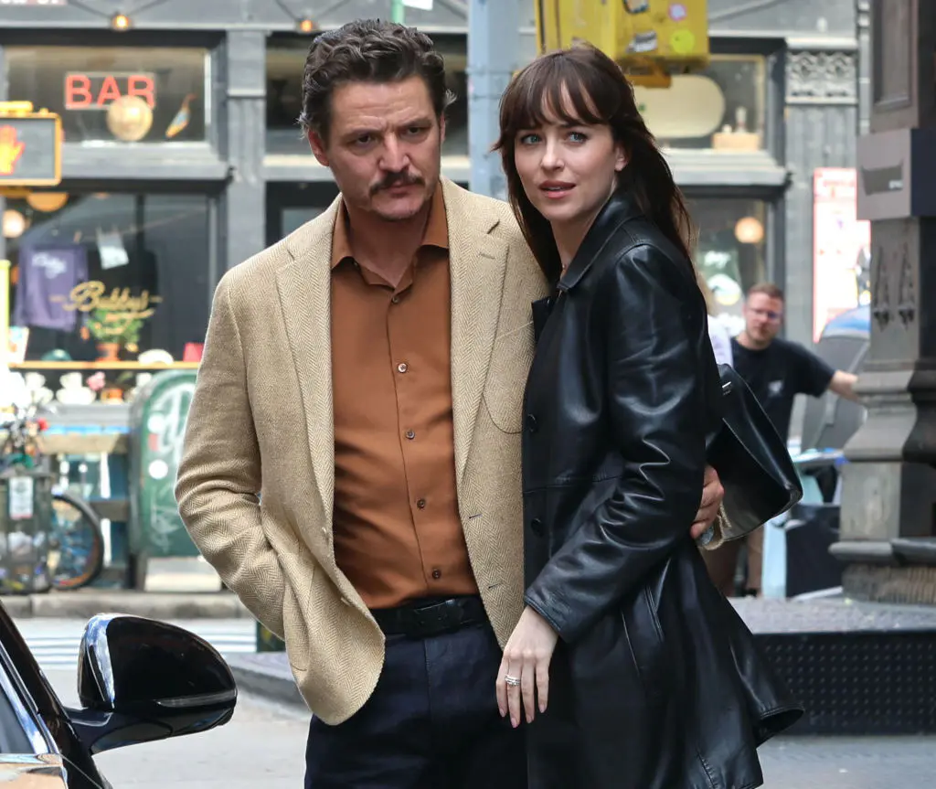 pedro pascal y dakota johnson 
