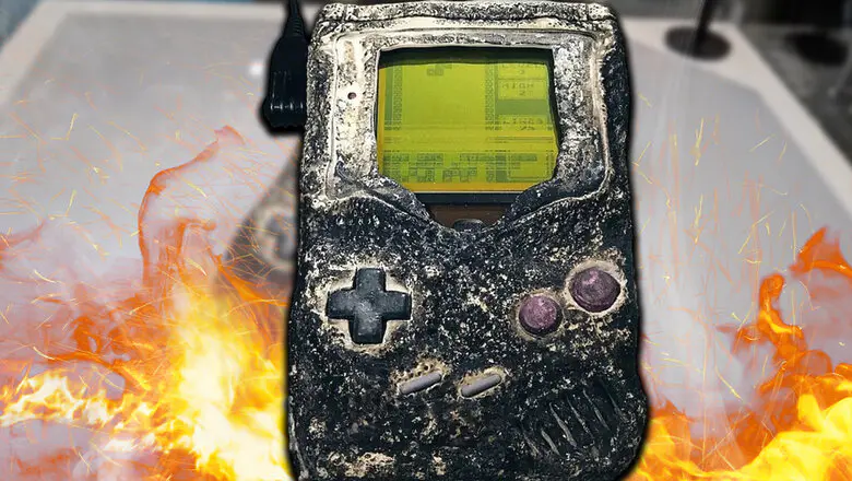 Esta Game Boy salió ardiendo y lo peor aún es que actualmente sigue funcionando como si nada