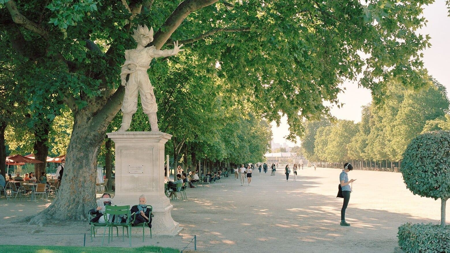 goku estatua paris (1)